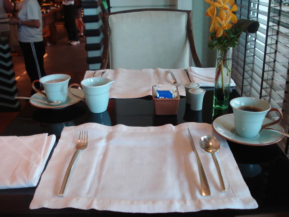 Frühstücksrestaurant - Gedeck Hotel The Peninsula Bangkok