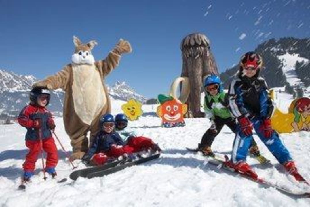 Das Ice-Age Kinderskiland ist direkt hinterm Haus Ferienpension Christl