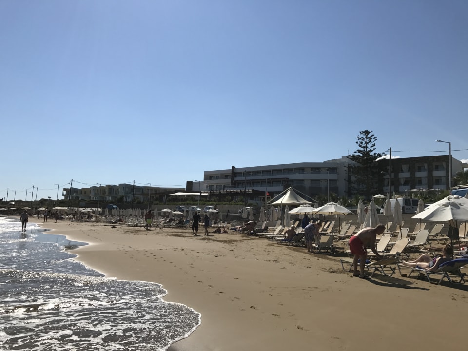 Strand The Island Hotel