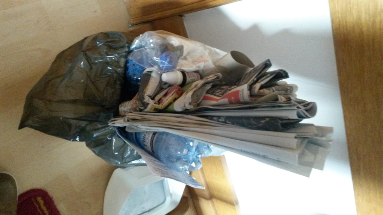 Voller Mülleimer Hotel Salzburgerhof