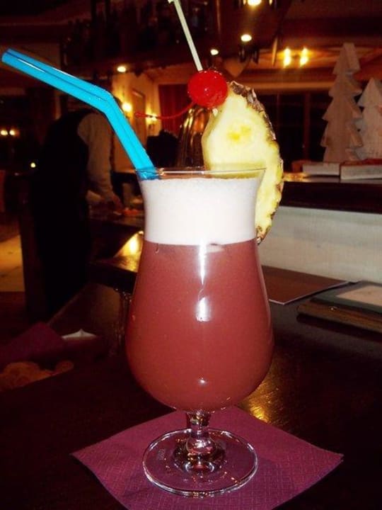 Cocktail an der Bar Alphotel Tyrol