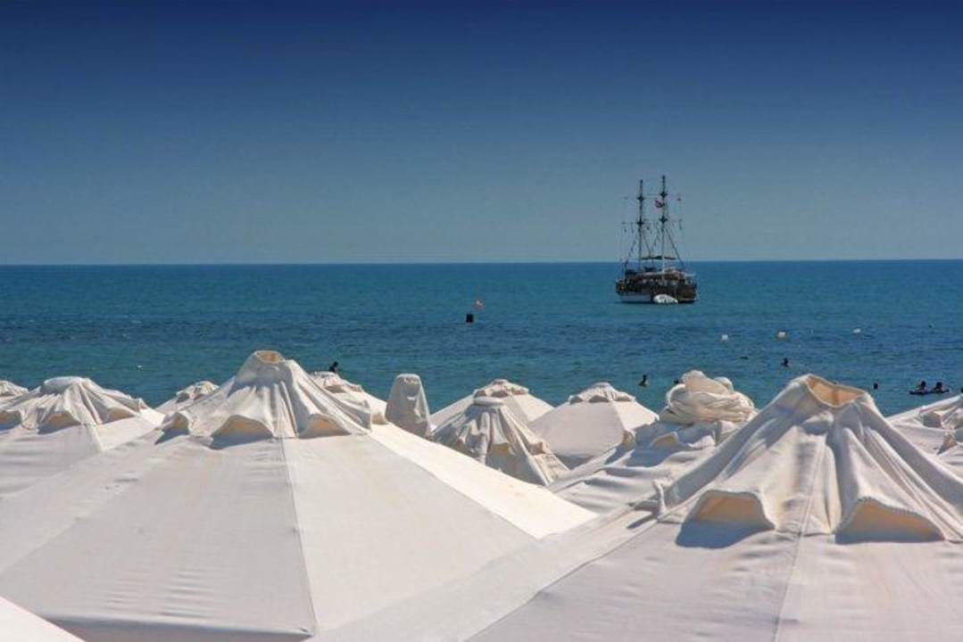 Blick von der Poolbar Hotel Grand Side