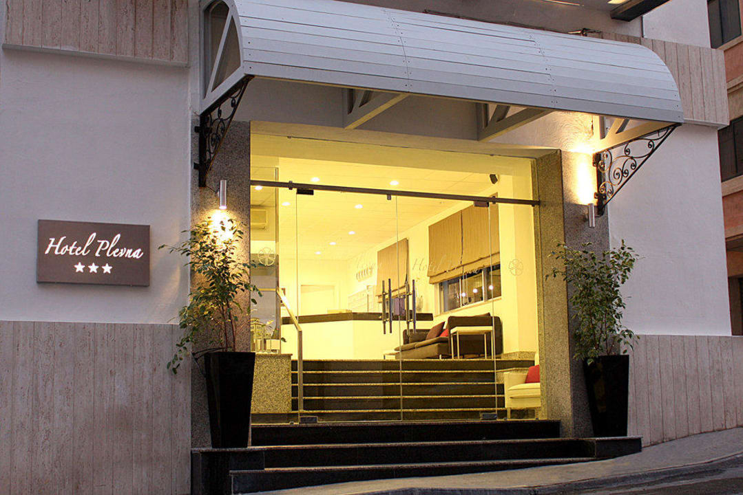 Hotel Entrance Hotel Plevna