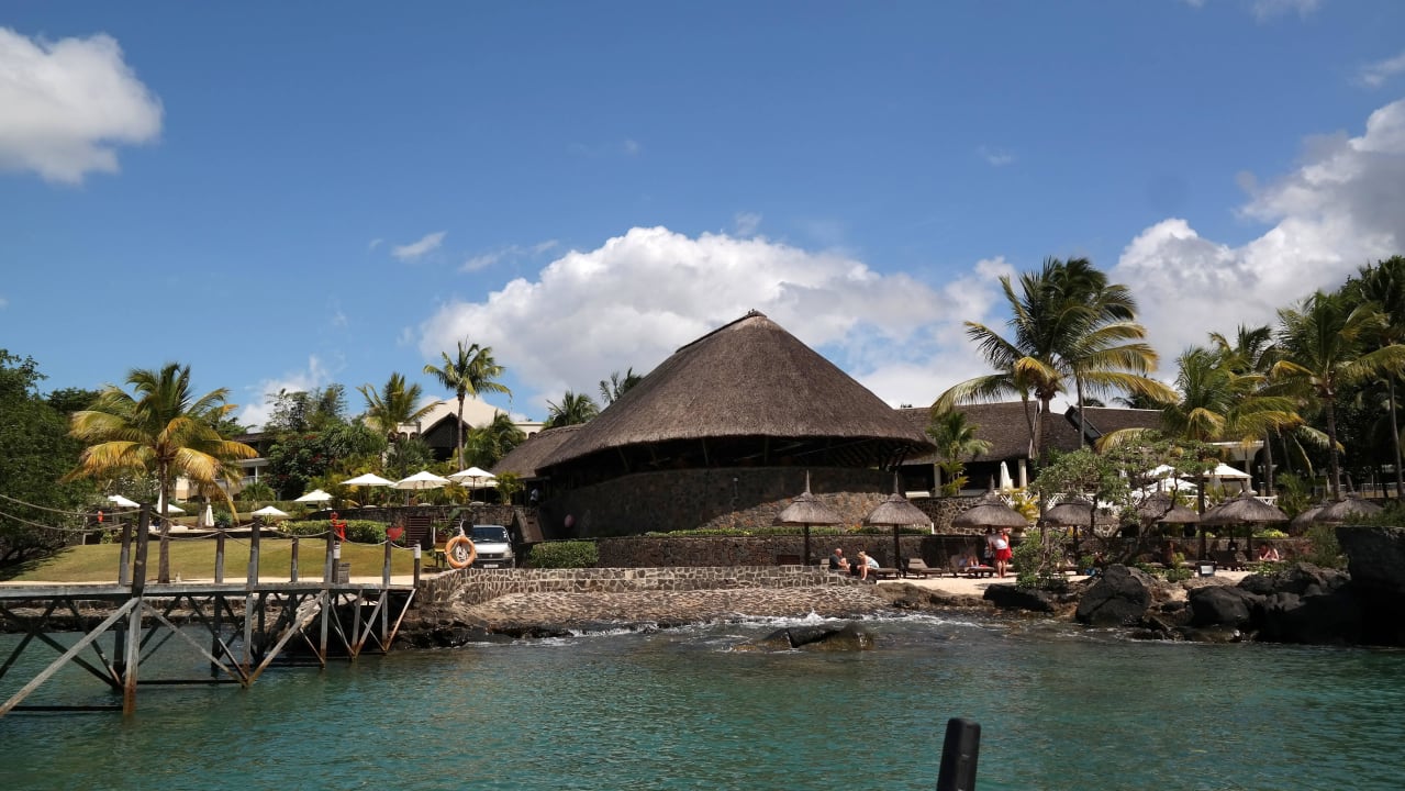 Blick vom Boot zur Bar Maritim Resort & Spa Mauritius