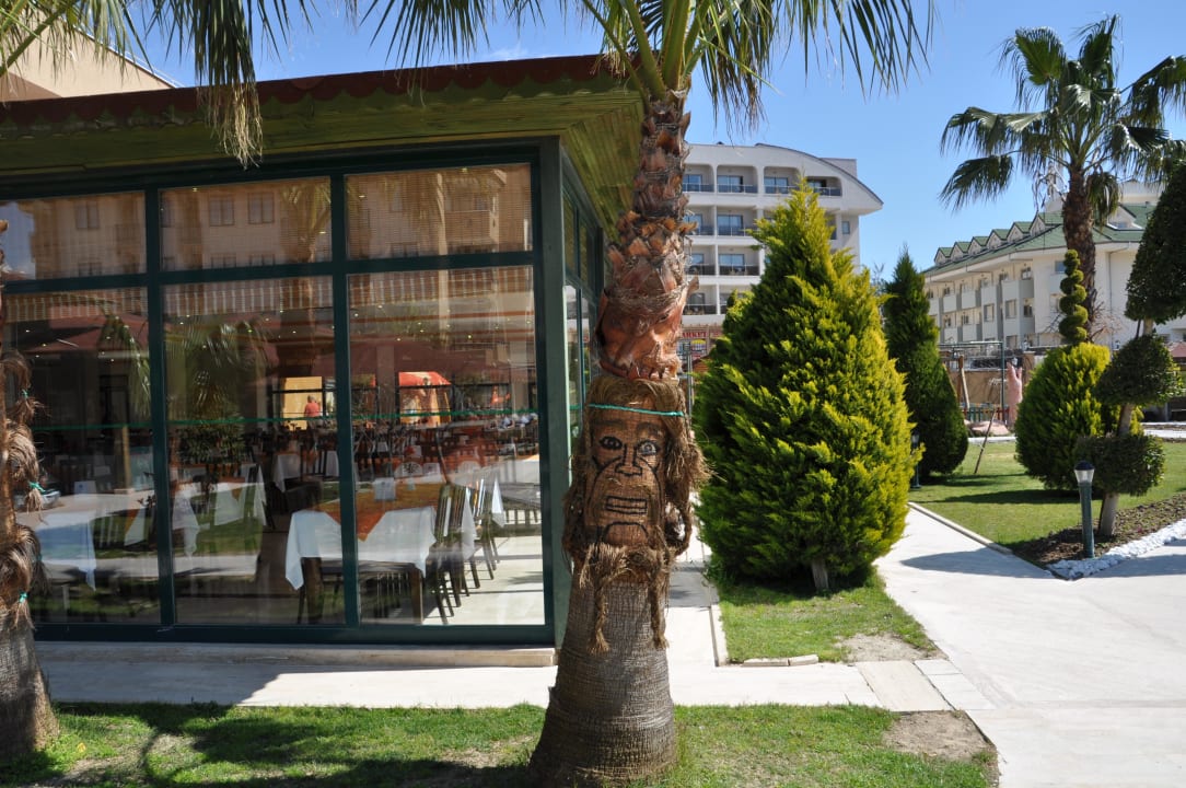 Gartenanlage und Restaurant Grand Seker Hotel