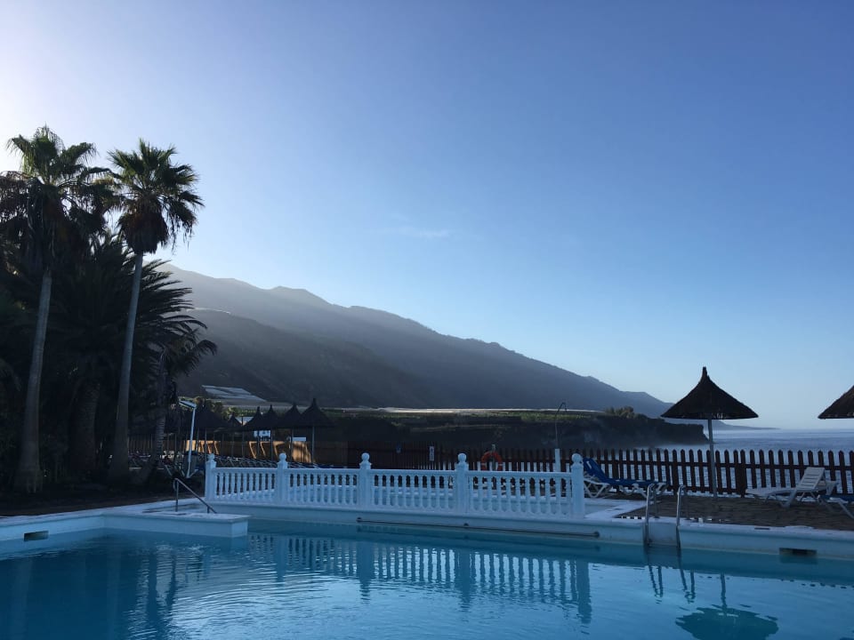 Einer der zwei Pools Melia La Palma Hotel