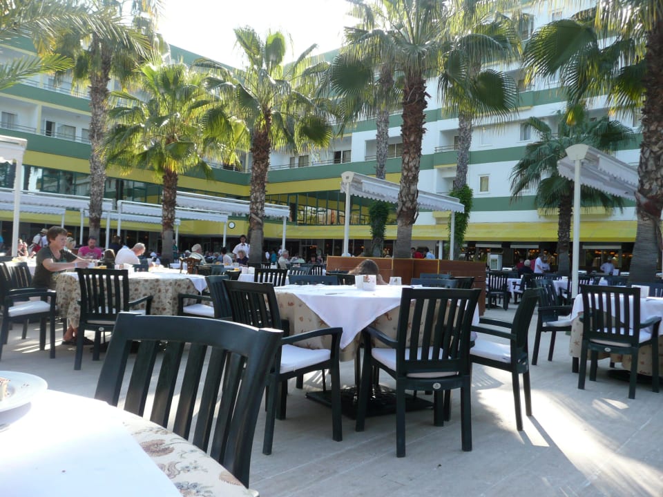 Außenbereich Parkrestaurant Botanik Hotel & Resort