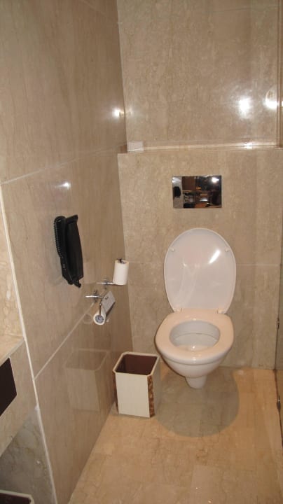 Badeinrichtung The Leela Ambience Convention Hotel Delhi