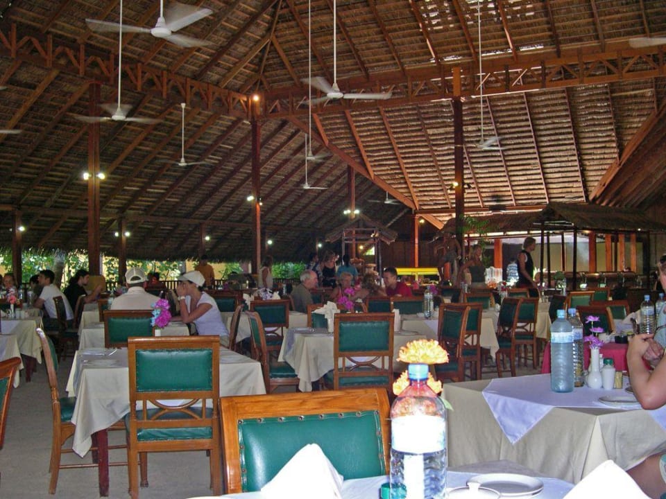 Restaurantbereich Summer Island Maldives