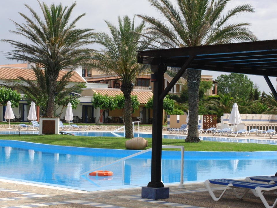 Pool etwas weiter weg vom Meer Aldemar Olympian Village