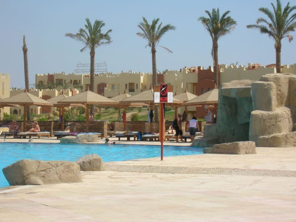 Pooll incl. kleiner "Grotte" SUNRISE Royal Makadi Resort