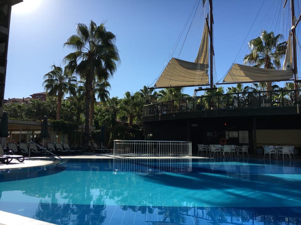Pool Can Garden Resort