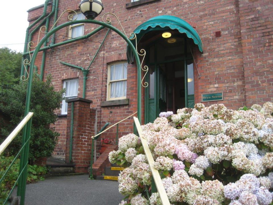Eingang des Nebengebäudes Eryl Môr Hotel