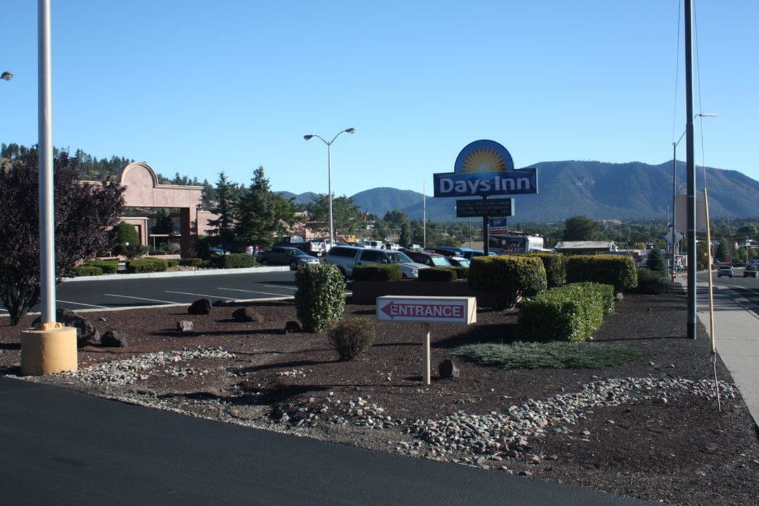 Zufahrt/Einfahrt zum Motel Hotel Days Inn Flagstaff West Route 66