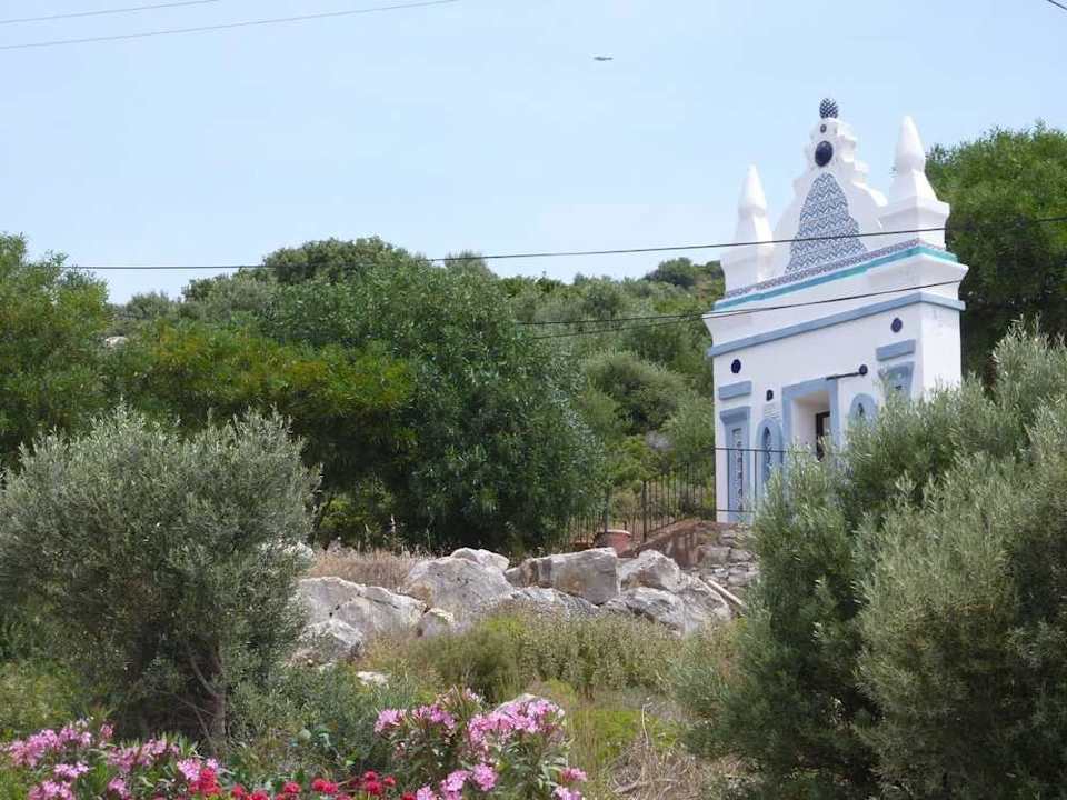 Vor dem Hotel am Busplatz Perili Bay Resort