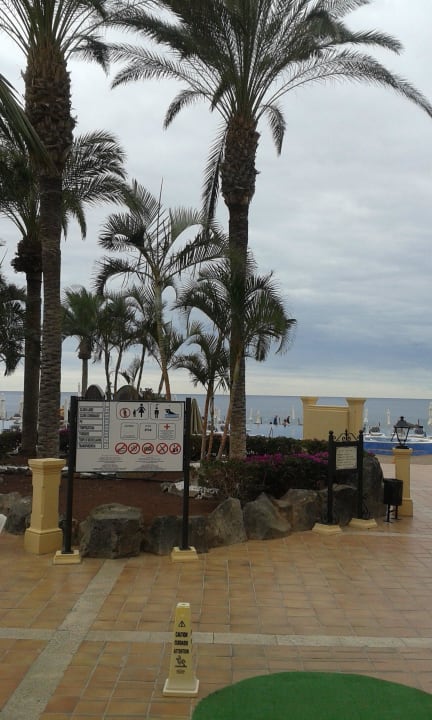 Leer Bahia Principe Sunlight Costa Adeje