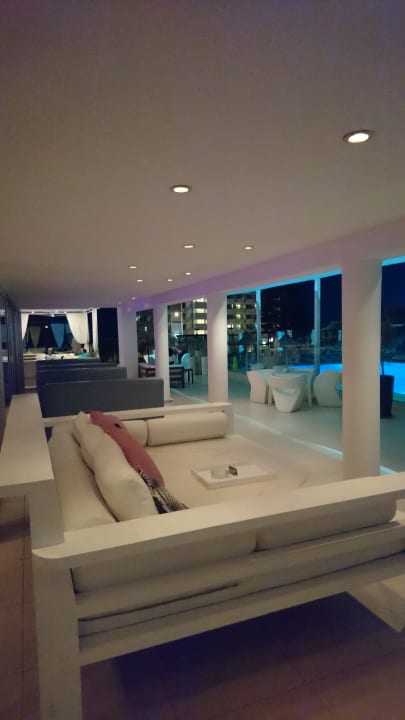 Ausblick Napa Mermaid Hotel & Suites