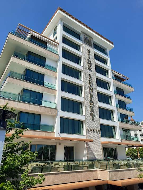 Gastro Side Sunport Hotel & Spa