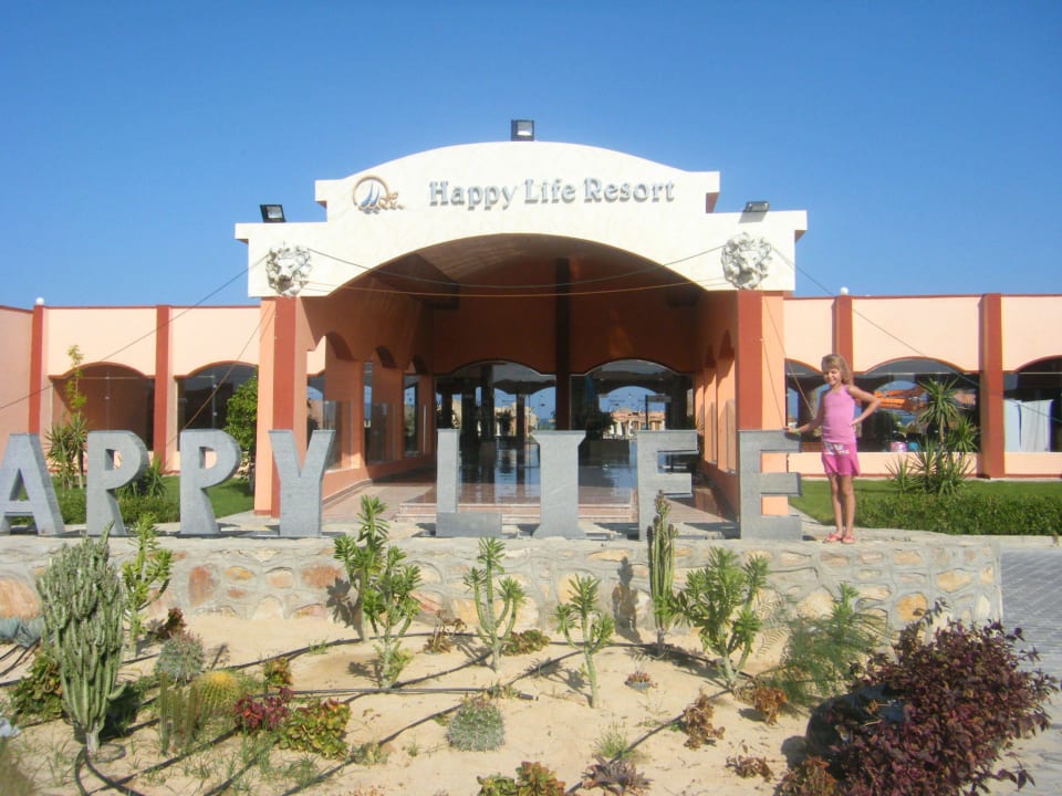 Hoteleingang Three Corners Happy Life Beach Resort