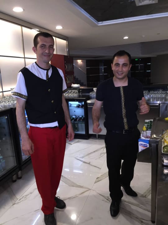 Het personeel van de bar Hotel Botanik Platinum