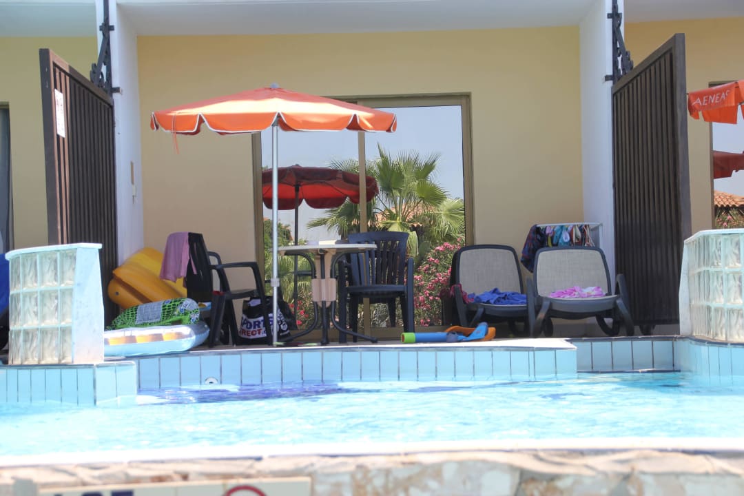 Terrasse mit Poolzugang im Excetutive Bereich  Atlantica Aeneas Resort