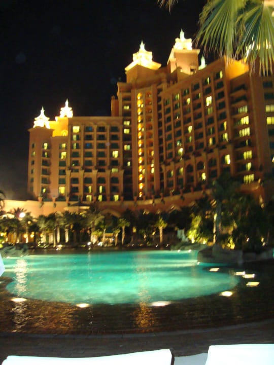 Familypool bei Nacht Atlantis, The Palm