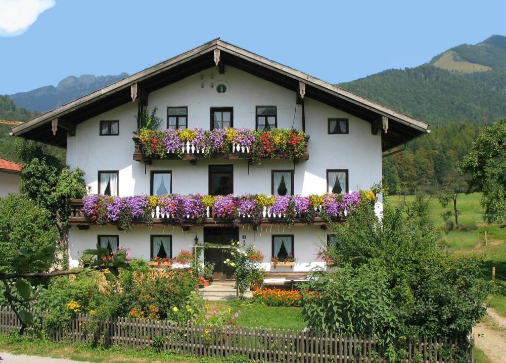 Der blumengeschmückte Grafn-Hof Ferienwohnungen Grafn-Hof