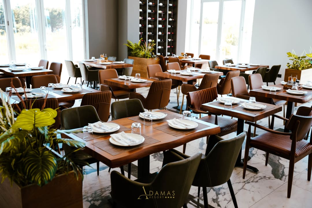 Gastro Adamas Resort & Hotel