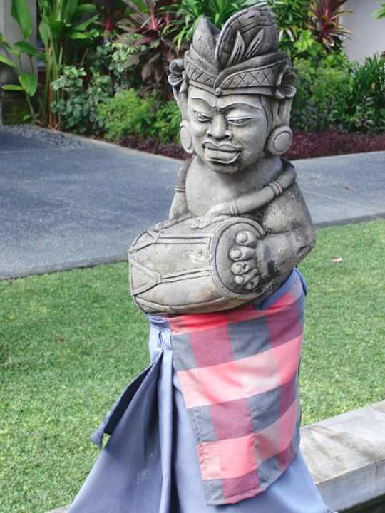 Schöne Plastiken Padma Resort Legian