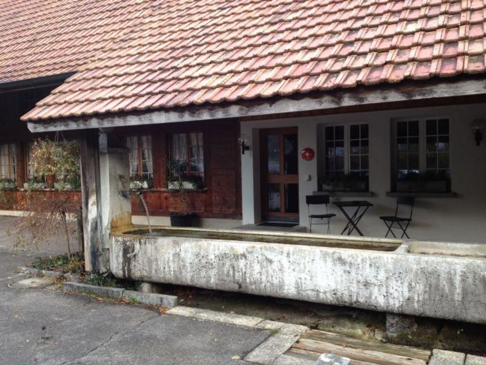 Eingang vom Hotelgebäude Gasthof Kreuz Mühledorf