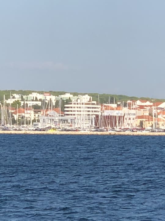 Außenansicht Hotel IN Biograd