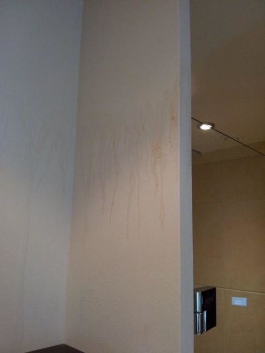 Dreckiges Bad Leonardo Royal Hotel Munich