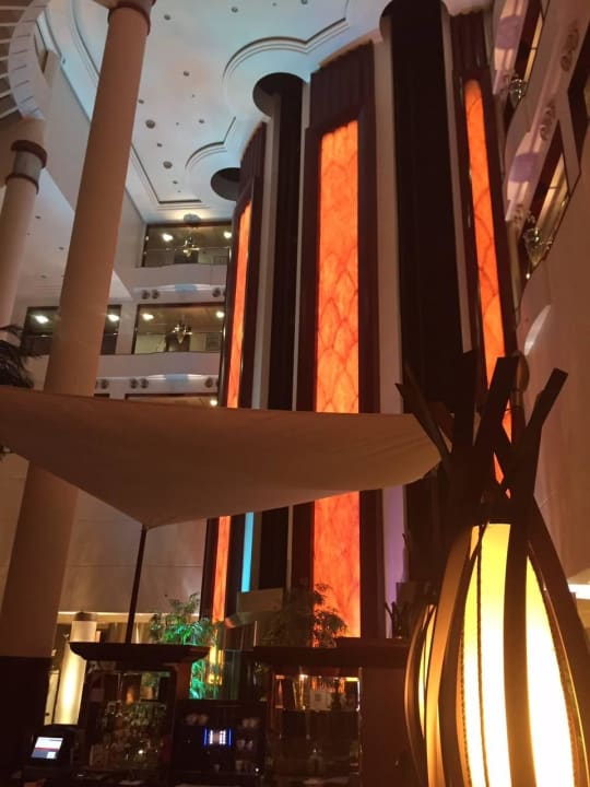 Lobby Hotel Mövenpick Bahrain