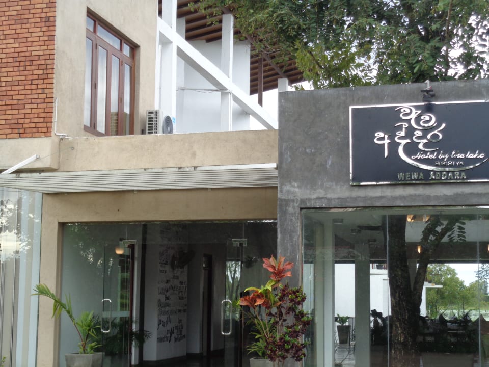 Eingangsbereich Wewa Addara Hotel - Hotel by the lake