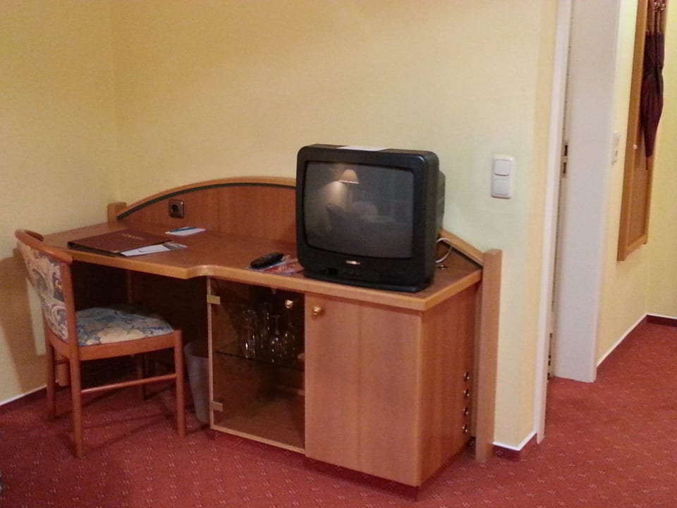 Schreitisch mit Minibar Hotel St. Florian