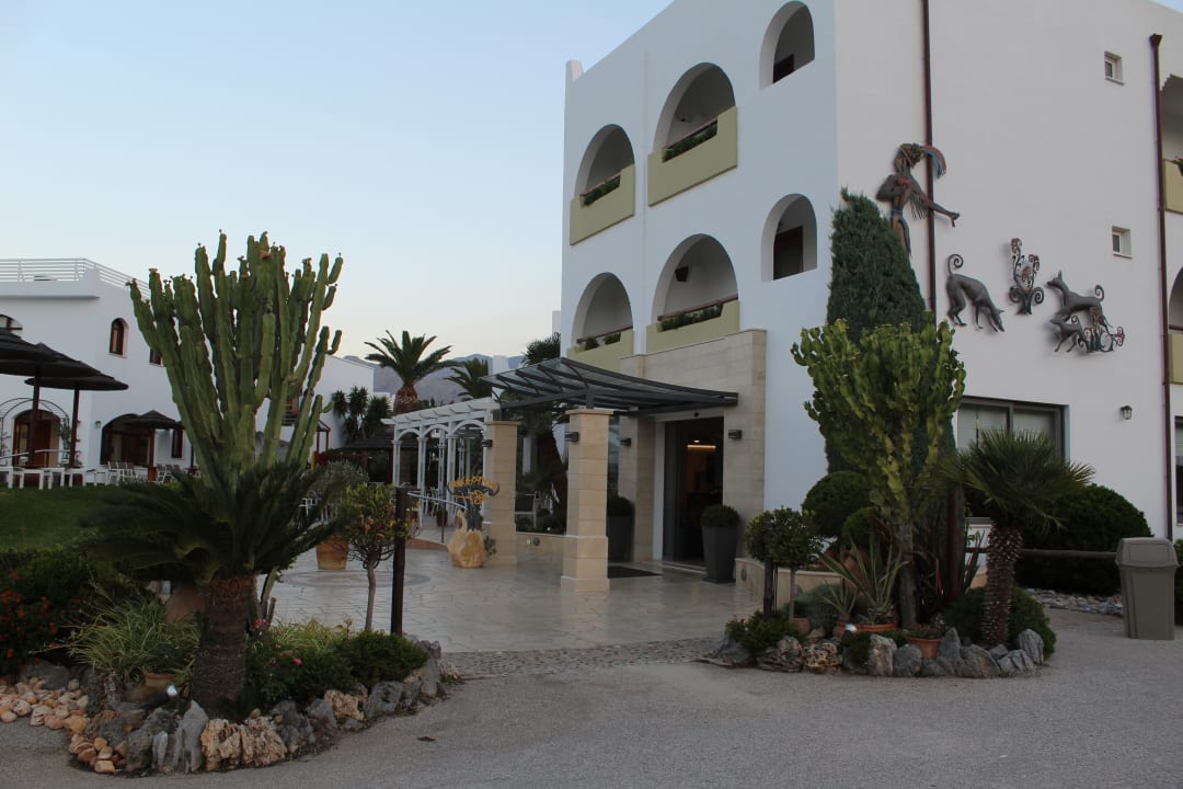 Außenansicht Alianthos Estate Resort