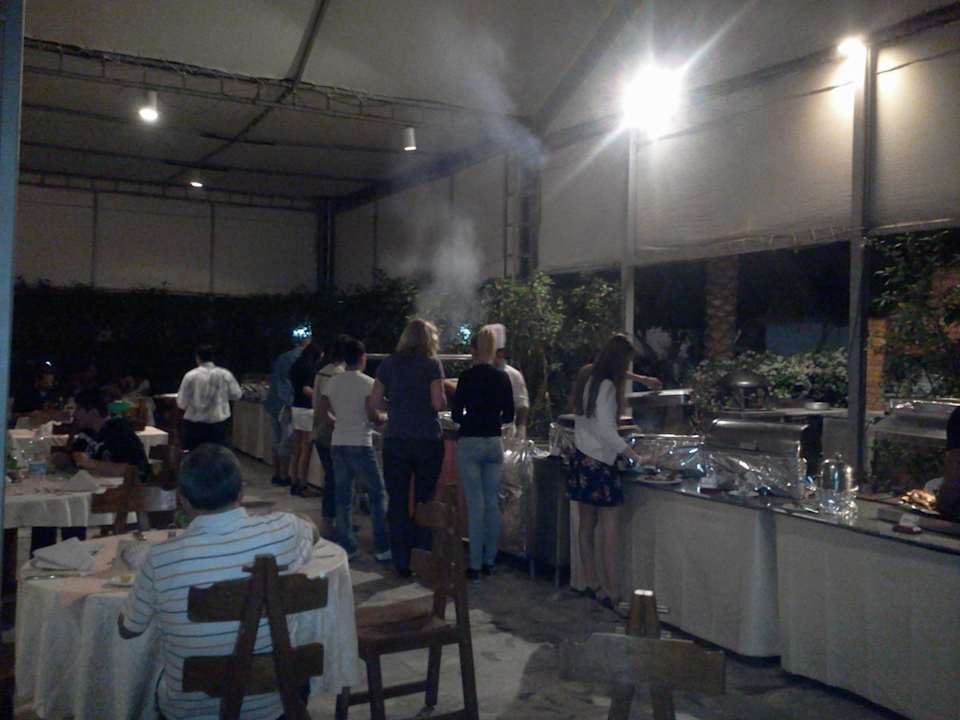 Galadinner draußen Ghazala Beach