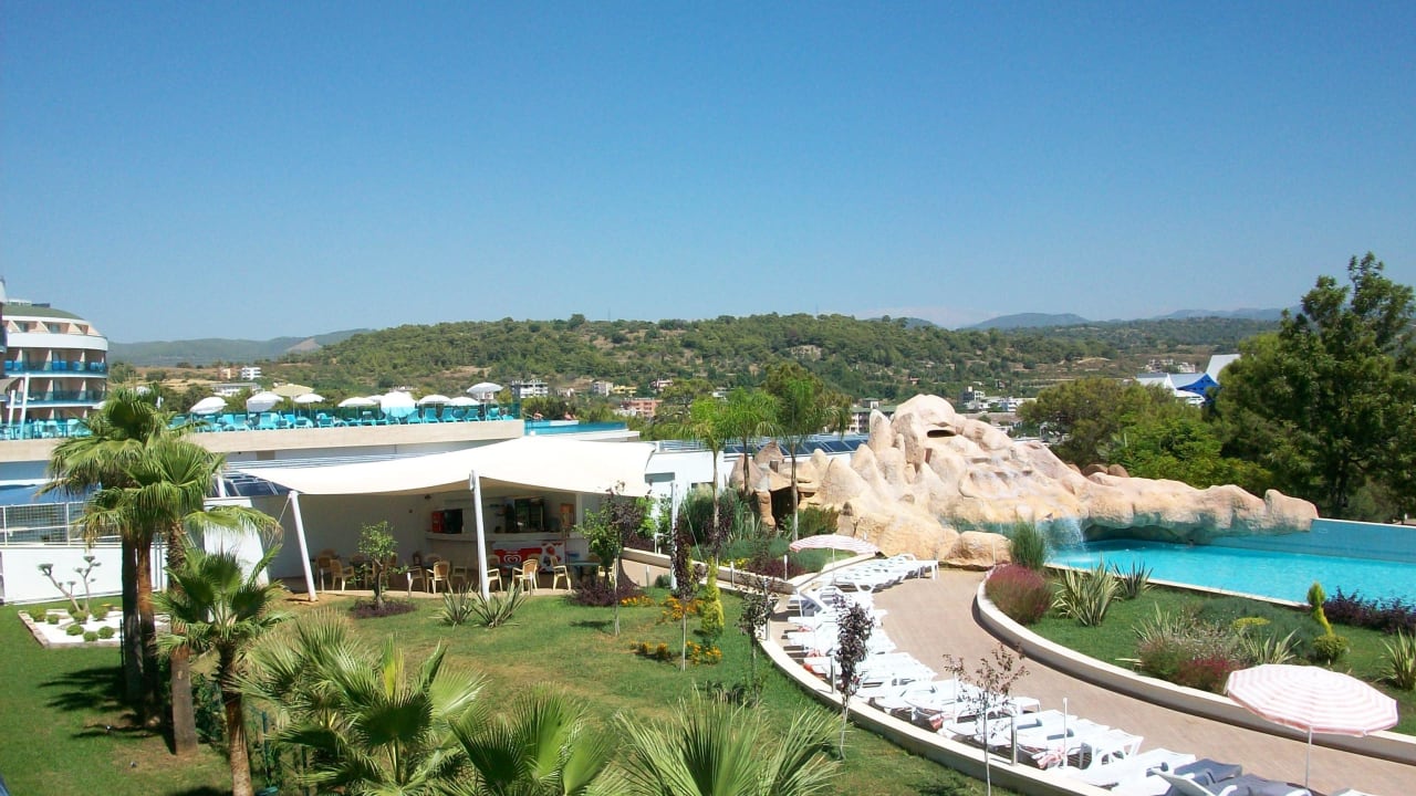 Basen z falami A Good Life Utopia Family Resort