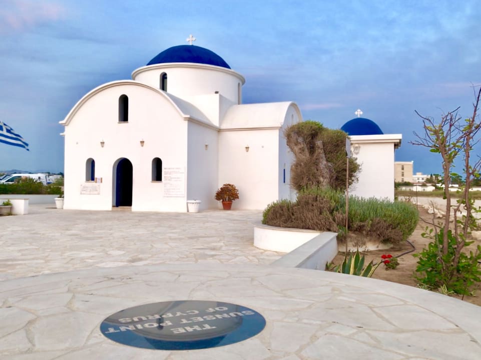 Kirche mit Sunsetpoint TUI BLUE Pioneer Beach