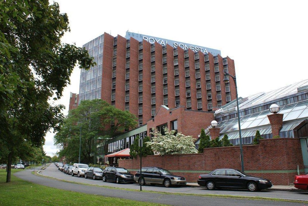 Aussenansicht Hotel Royal Sonesta