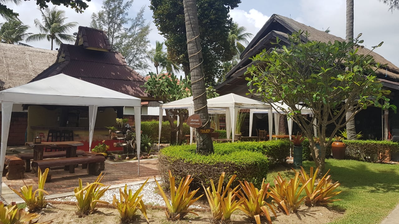 Außenansicht Hotel Lanta Castaway Resort
