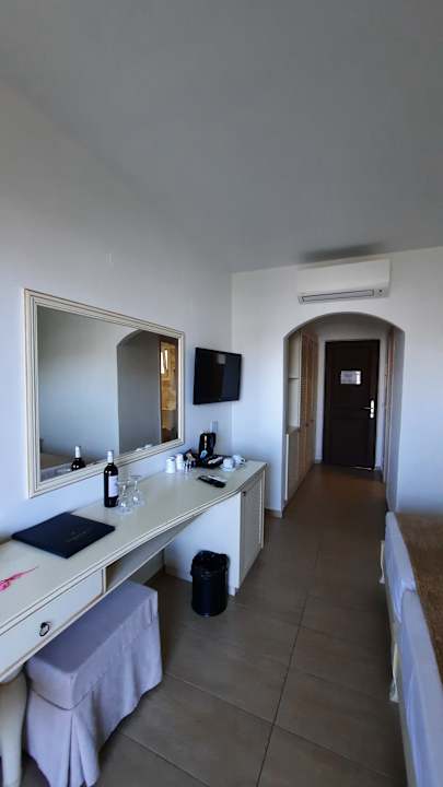 Zimmer Alexander Beach Hotel & Village Resort