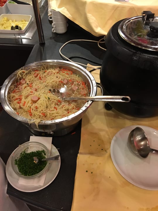 Suppe mit Nudelbeilage inkl. Wiener Würstchen Gut Wenghof - Family Resort