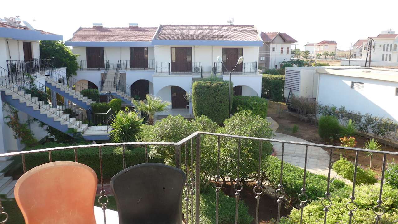 Jedna ze zahrad hotelu Crystal Rocks Bungalows