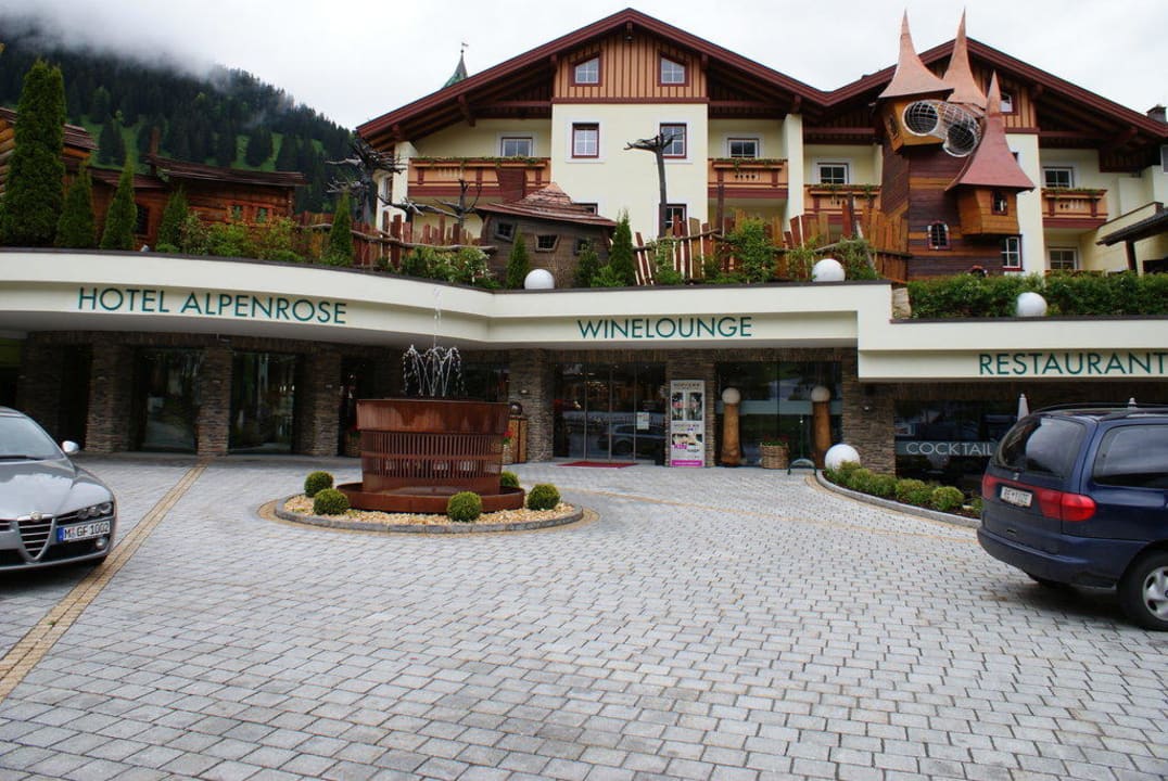 Eingang Hotel Alpenrose - Familux Resort