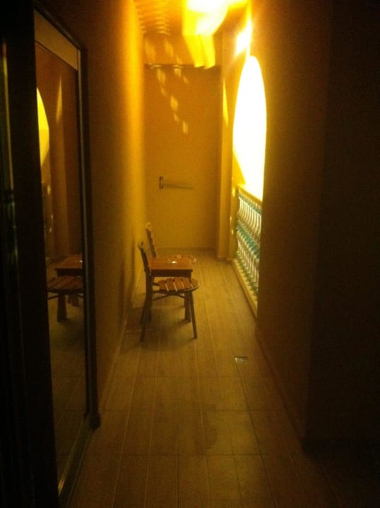 Balkon mit Schatten- und Sonnenplätzchen Royal Holiday Palace