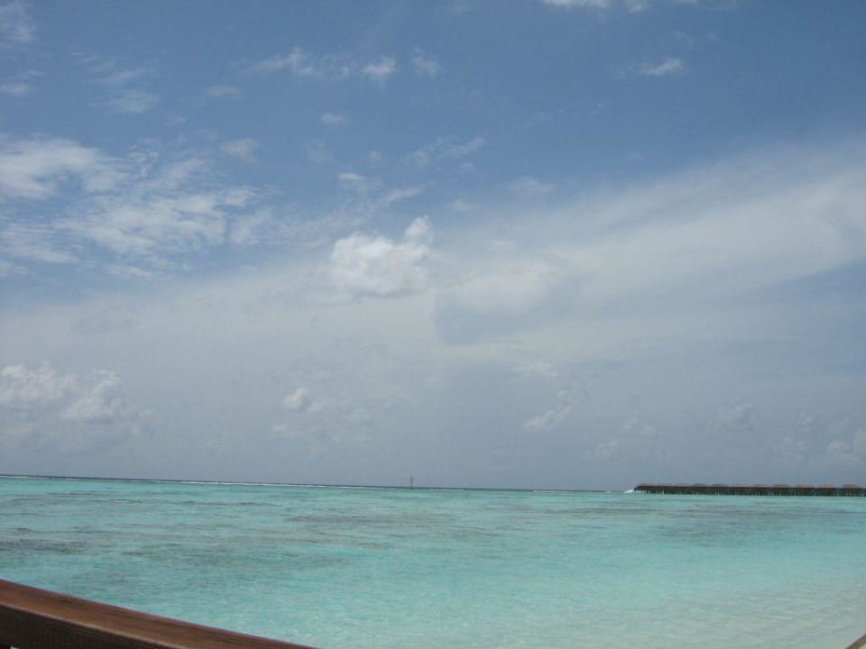 Vue depuis la terrasse de la water villa Meeru Maldives Resort Island