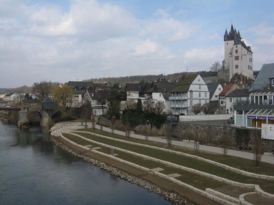 Grafenschloss mit Lahn Grafenschloss-Jugendherberge Diez