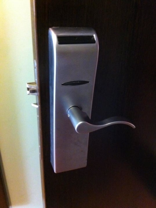 La cerrradura que finalmente fue sustituida. Playazimbali Hotel