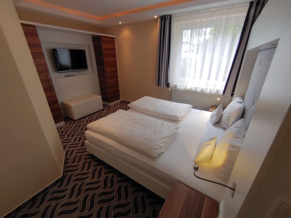 "Schlafzimmer" Moin Hotel Cuxhaven (Cuxhaven) • HolidayCheck ...